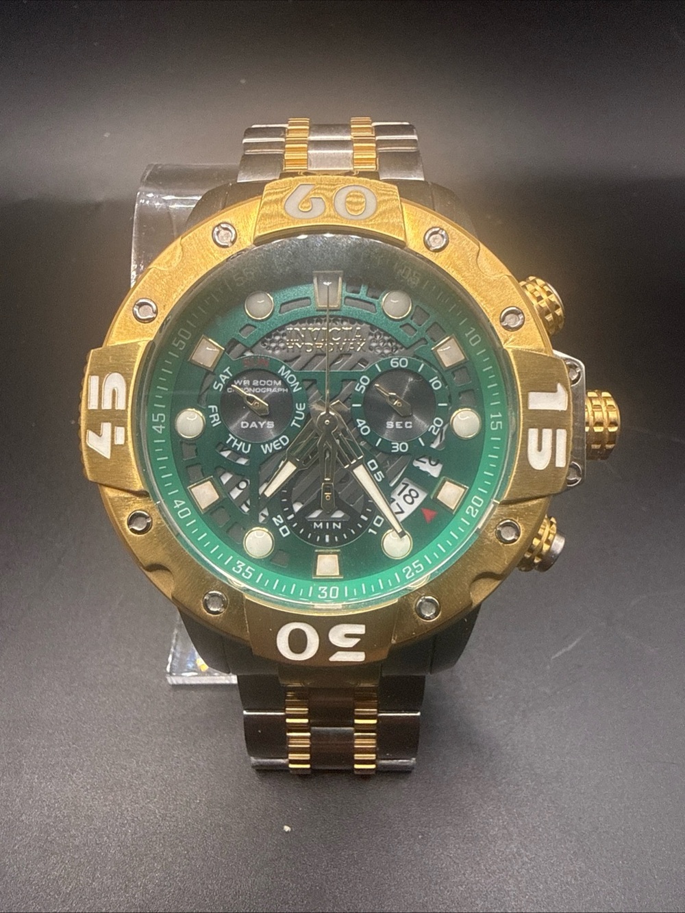 Invicta Hydromax Model 19574 mens watch NEW BATTERY!! Green Dial Goldtone